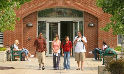 noche-talent-dividend-students.jpeg Students exiting building