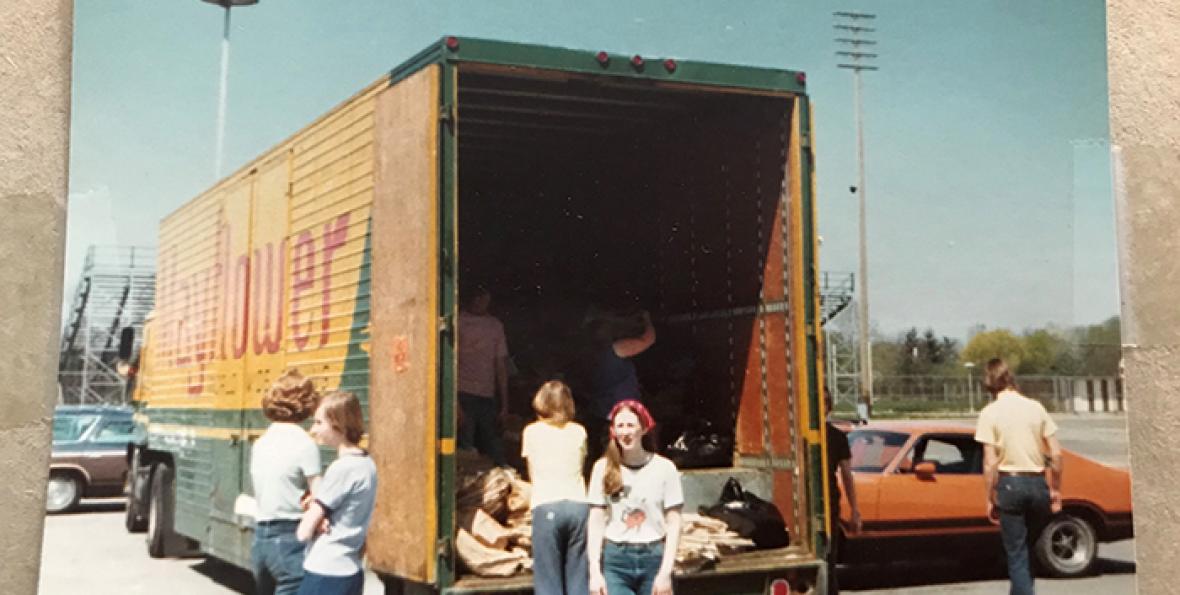 1._lois_debacker_1973_recycling_drive.jpg 1._lois_debacker_1973_recycling_drive.jpg