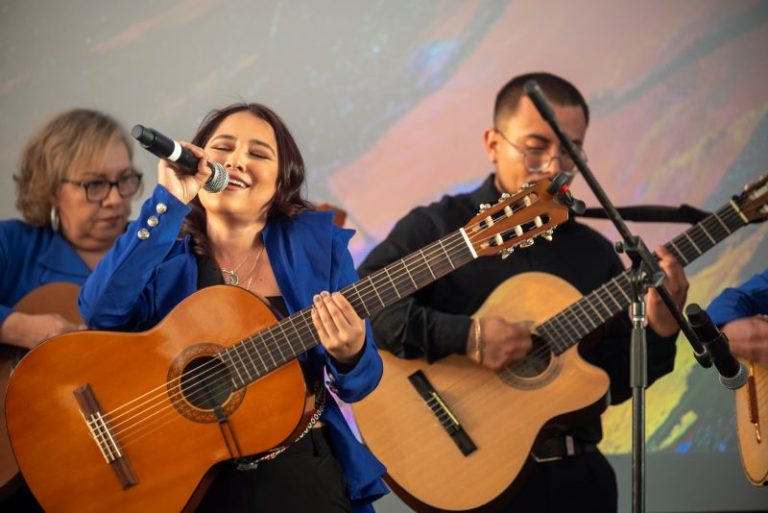A performance by the Mariachi Femenil Detroit band with guitars.